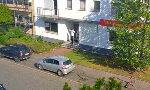 بالصور.. تطويق أمني لمسجد "بسم الله" بألمانيا أثناء صلاة العيد لهذا السبب بالصور.. تطويق أمني لمسجد "بسم الله" بألمانيا أثناء صلاة العيد لهذا السبب