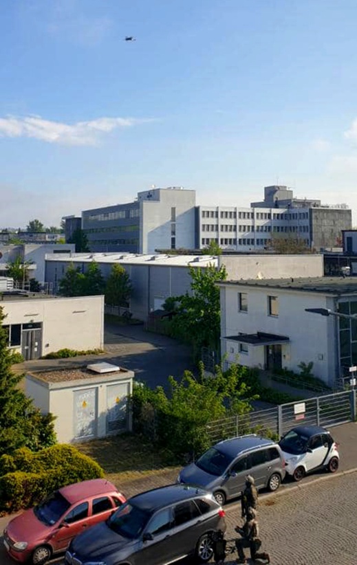 بالصور.. تطويق أمني لمسجد "بسم الله" بألمانيا أثناء صلاة العيد لهذا السبب بالصور.. تطويق أمني لمسجد "بسم الله" بألمانيا أثناء صلاة العيد لهذا السبب