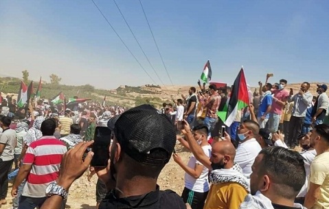 آلاف الأردنيين "يزحفون" صوب الحدود الفلسطينية لنصرة إخوانهم