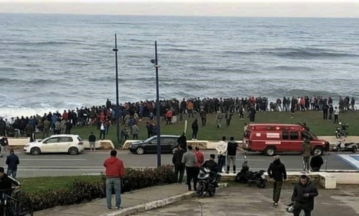 شاهدوا.. مغاربة يهاجرون سباحة بشكل جماعي إلى سبتة من جديد شاهدوا.. مغاربة يهاجرون سباحة بشكل جماعي إلى سبتة من جديد