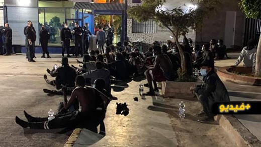 شاهدوا.. اقتحام جماعي لسياج مليلية المحتلة من طرف عشرات المهاجرين السريين شاهدوا.. اقتحام جماعي لسياج مليلية المحتلة من طرف عشرات المهاجرين السريين