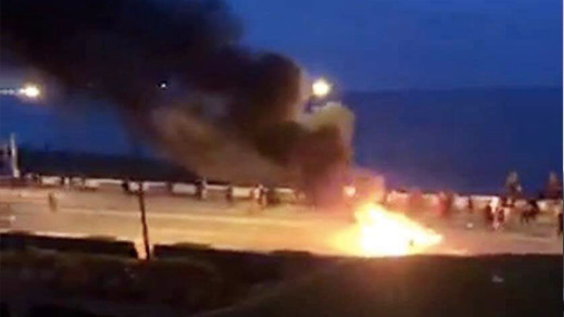 شاهدوا.. مواجهات بين "مرشحين للهجرة" والقوات العمومية يسفر عن إصابات شاهدوا.. مواجهات بين "مرشحين للهجرة" والقوات العمومية يسفر عن إصابات