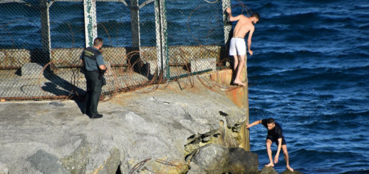 سوء المعاملة تعيد مئات الأطفال المغاربة من سبتة ومليلية ومتابعات قضائية لشبان من الناظور سوء المعاملة تعيد مئات الأطفال المغاربة من سبتة ومليلية ومتابعات قضائية لشبان من الناظور