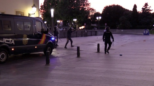 شاهدوا.. تدخل عنيف للشرطة الإسبانية لفض احتجاجات بالثغر المحتل