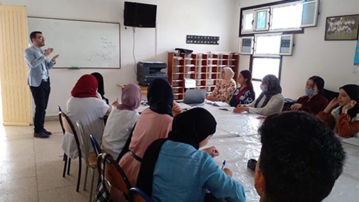 كوتش دولي يهيء نفسيا تلاميذ ثانوية الناظور الجديدة لاجتياز امتحانات البكالوريا