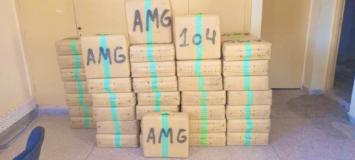 حجز طنين و340 كلغ من مخدر الشيرا على متن شاحنة لنقل البضائع
