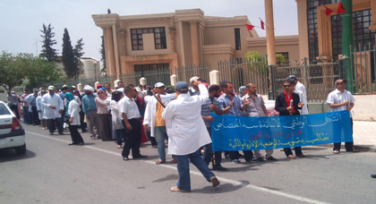 أساتذة سد الخصاص بالجهة الشرقية يحتجون على عدم صرف مستحقاتهم المالية أساتذة سد الخصاص بالجهة الشرقية يحتجون على عدم صرف مستحقاتهم المالية