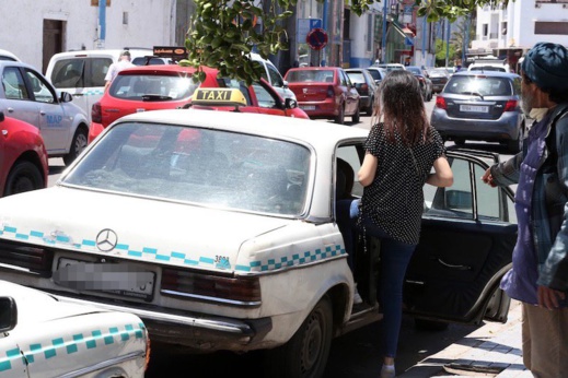 "طاكسيات" تخرق التدابير الاحترازية وتعتمد "تسعيرة كورونا" "طاكسيات" تخرق التدابير الاحترازية وتعتمد "تسعيرة كورونا"