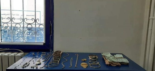 توقيف سيدة قامت بسرقة مجوهرات ثمينة توقيف سيدة قامت بسرقة مجوهرات ثمينة