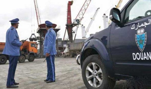 توقيف رجال جمارك ومسؤولين بعد حجز كمية مهمة من المخدرات توقيف رجال جمارك ومسؤولين بعد حجز كمية مهمة من المخدرات