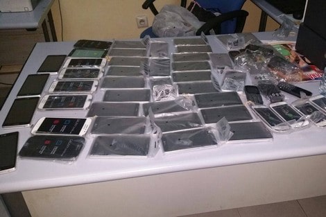 هواتف ذكية تجر أربعينيا قادما من إسبانيا إلى التحقيق هواتف ذكية تجر أربعينيا قادما من إسبانيا إلى التحقيق