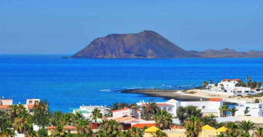 جزر الكناري تتوسل إسبانيا لحل الأزمة مع المغرب جزر الكناري تتوسل إسبانيا لحل الأزمة مع المغرب