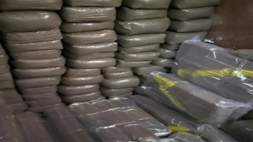 الشرطة القضائية بالناظور تفتح بحثا لتوقيف المتورطين في محاولة للتهريب الدولي للمخدرات الشرطة القضائية بالناظور تفتح بحثا لتوقيف المتورطين في محاولة للتهريب الدولي للمخدرات