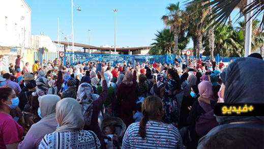  المئات من سكان مدينة مليلية المحتلة يناشدون الملك في وقفة احتجاجية فتح المعبر الحدودي مع الناظور