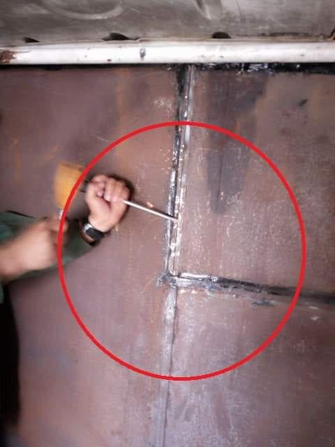 شاهدوا ... بهذه الطريقة حاول مهاجر تهريب حوالي طن ونصف من الحيشش من ميناء بني انصار شاهدوا ... بهذه الطريقة حاول مهاجر تهريب حوالي طن ونصف من الحيشش من ميناء بني انصار