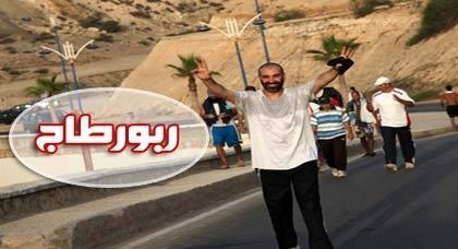 رغم الصيام.. أبناء الحسيمة يختارون ممارسة الرياضة بكورنيش صاباديا قبل أذان المغرب رغم الصيام.. أبناء الحسيمة يختارون ممارسة الرياضة بكورنيش صاباديا قبل أذان المغرب