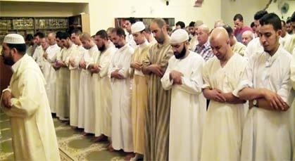 أجواء ختم القرآن الكريم في مدريد الإسبانية في ليلة القدر المباركة أجواء ختم القرآن الكريم في مدريد الإسبانية في ليلة القدر المباركة