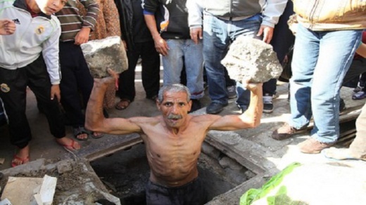 إدانة "علال القادوس" بالسجن النافذ والغرامة المالية بعد متابعته بتهمة إهانة المؤسسة الملكية إدانة "علال القادوس" بالسجن النافذ والغرامة المالية بعد متابعته بتهمة إهانة المؤسسة الملكية