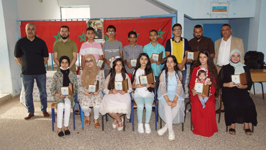 إعدادية الكندي تكرم التلاميذ المتفوقين دراسيا في حفل بهيج إعدادية الكندي تكرم التلاميذ المتفوقين دراسيا في حفل بهيج