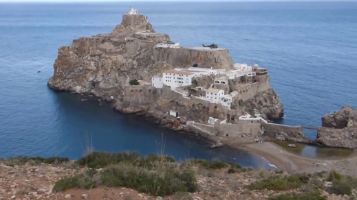 من مقابر بجزيرتي النكور وبادس صوب مليلية.. الجيش الإسباني ينقل رفات عسكريين ومدنيين من مقابر بجزيرتي النكور وبادس صوب مليلية.. الجيش الإسباني ينقل رفات عسكريين ومدنيين