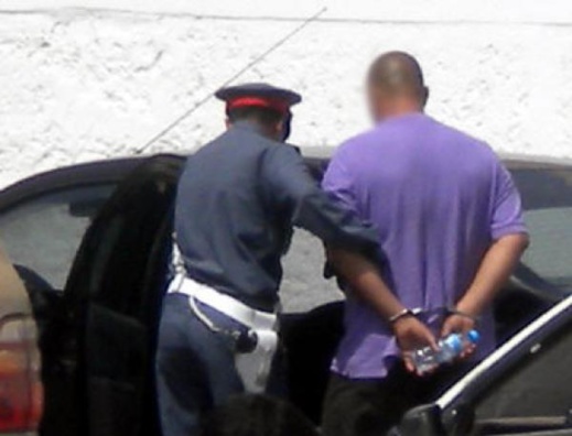 مطاردة دركي بالطريق السيار تسفر عن حجز أزيد من 400غرام من الكوكايين مطاردة دركي بالطريق السيار تسفر عن حجز أزيد من 400غرام من الكوكايين