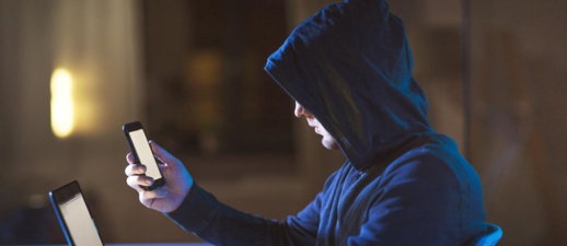 اتهام السلطات باختراق هواتف شخصيات وطنية وأجنبية والحكومة ترد بالنفي اتهام السلطات باختراق هواتف شخصيات وطنية وأجنبية والحكومة ترد بالنفي