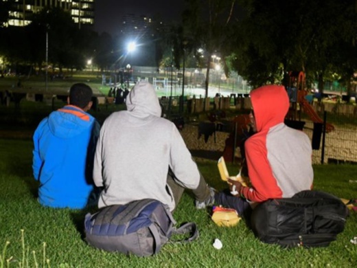 المئات من المهاجرين ينهون إضرابهم عن الطعام للحصول على الإقامة في بلجيكا المئات من المهاجرين ينهون إضرابهم عن الطعام للحصول على الإقامة في بلجيكا