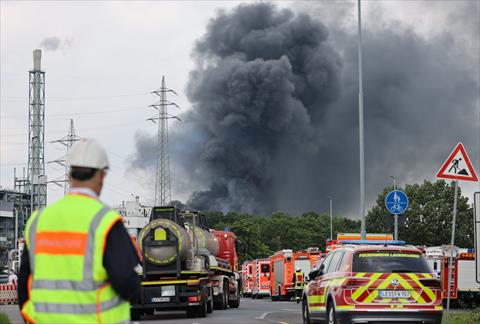 قتيل وفقدان خمسة موظفين في انفجار يهز مصنعا للكيماويات بألمانيا