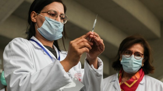 هل تتجه الحكومة المغربية إلى إجبار المواطنين على التلقيح ضد كورونا؟ هل تتجه الحكومة المغربية إلى إجبار المواطنين على التلقيح ضد كورونا؟