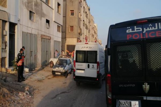 جريمة بشعة.. شاب يقطع رأس أمه ويتجول به في الشارع جريمة بشعة.. شاب يقطع رأس أمه ويتجول به في الشارع