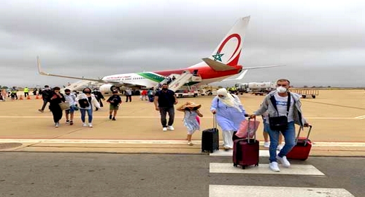 مخاوف من إغلاق الحدود تدفع أفراد الجالية والسياح إلى قطع عطلتهم بالمغرب