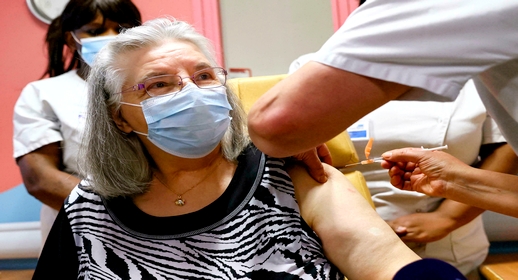 فرنسا تلزم هذه الفئات من المواطنين بجرعة الثالثة من لقاحات فيروس كورونا