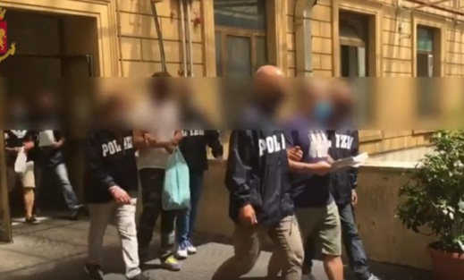 إسبانيا.. تفكيك شبكة إجرامية متخصصة في تزوير طلبات اللجوء إسبانيا.. تفكيك شبكة إجرامية متخصصة في تزوير طلبات اللجوء