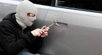 نفاذ بنزين سيارة مسروقة تُوقع اللصوص في قبضة الشرطة القضائية بمدينة بركان نفاذ بنزين سيارة مسروقة تُوقع اللصوص في قبضة الشرطة القضائية بمدينة بركان