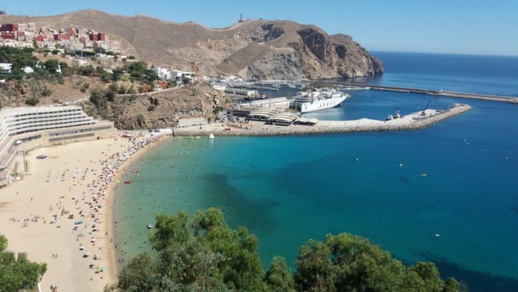 شاطئ كيمادو.. قبلة سياحية متميزة لساكنة الحسيمة وزوارها شاطئ كيمادو.. قبلة سياحية متميزة لساكنة الحسيمة وزوارها