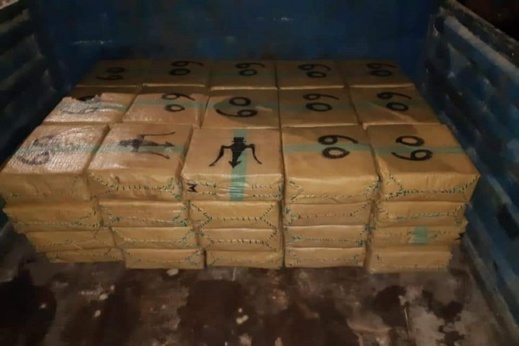 ضبط طن و200 كيلوغرام من الحشيش معدة للتهريب الدولي ضبط طن و200 كيلوغرام من الحشيش معدة للتهريب الدولي