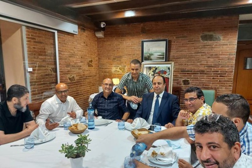 فعاليات مغربية تحتفي بالقنصل العام للمملكة في خيرونا بعد انتهاء مهامه