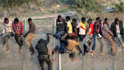 القوات المغربية والاسبانية تمنعان عبور 300 مهاجر أفريقي إلى مليلية القوات المغربية والاسبانية تمنعان عبور 300 مهاجر أفريقي إلى مليلية