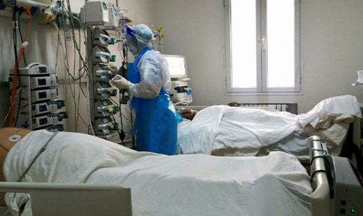 "اللجنة العلمية" تدق ناقوس الخطر: أقسام الإنعاش مملوءة بالكامل "اللجنة العلمية" تدق ناقوس الخطر: أقسام الإنعاش مملوءة بالكامل