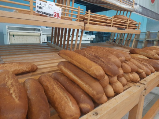 أرباب المخابز يلوحون إلى الزيادة في أسعار الخبز أرباب المخابز يلوحون إلى الزيادة في أسعار الخبز