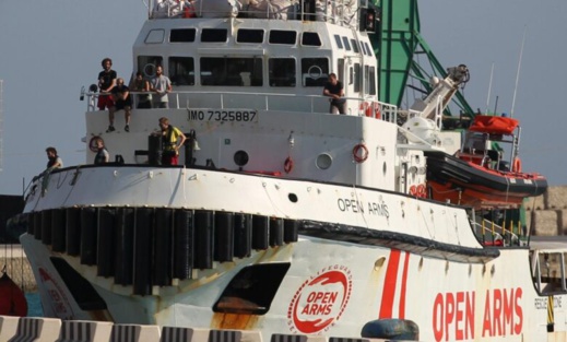 اعتقال 12 مهاجرا مغربيا وصلوا إلى إسبانيا متسللين في باخرة اعتقال 12 مهاجرا مغربيا وصلوا إلى إسبانيا متسللين في باخرة