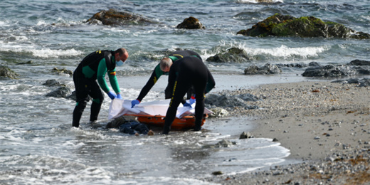 وفاة مهاجر مغربي حاول العبور سباحة إلى سبتة وفاة مهاجر مغربي حاول العبور سباحة إلى سبتة