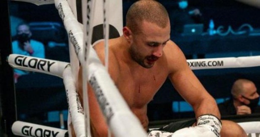 شاهدوا.. بدر هاري ينهزم بالضربة القاضية أمام خصمه البولندي شاهدوا.. بدر هاري ينهزم بالضربة القاضية أمام خصمه البولندي