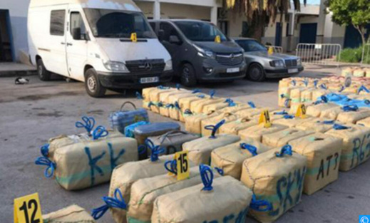 إحباط محاولة للتهريب الدولي لطن و275 كيلوغرام من مخدر الشيرا إحباط محاولة للتهريب الدولي لطن و275 كيلوغرام من مخدر الشيرا