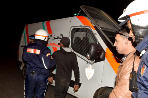 ضابط شرطة يضطر لاستعمال سلاحه الوظيفي لتوقيف شخص ينشط في ترويج المخدرات والمؤثرات العقلية ضابط شرطة يضطر لاستعمال سلاحه الوظيفي لتوقيف شخص ينشط في ترويج المخدرات والمؤثرات العقلية