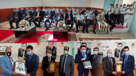 تكريم وكيل الملك محمد الادريسي في المحكمة الإبتدائية بالناظور تكريم وكيل الملك محمد الادريسي في المحكمة الإبتدائية بالناظور