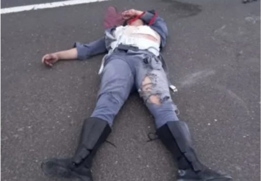 سيارة "مرسيديس" تدهس دركيا وترديه قتيلا في طريق السيار بجرسيف وتفر إلى وجهة مجهولة سيارة "مرسيديس" تدهس دركيا وترديه قتيلا في طريق السيار بجرسيف وتفر إلى وجهة مجهولة