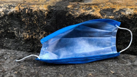 خلاف بين شخصين حول كمامة ينتهي بجريمة قتل مروعة خلاف بين شخصين حول كمامة ينتهي بجريمة قتل مروعة