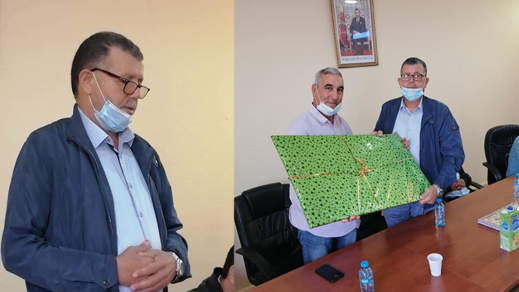 أطر وموظفي جماعة دار الكبداني ينظمون حفل تكريم على شرف أحمد بهاك الرئيس السابق للمجلس أطر وموظفي جماعة دار الكبداني ينظمون حفل تكريم على شرف أحمد بهاك الرئيس السابق للمجلس