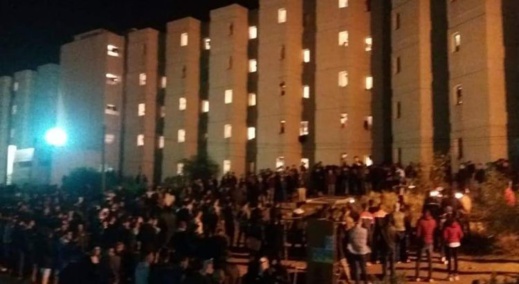 إغلاق المطاعم والأحياء الجامعية في وجه الطلبة يخلق موجة من الإحتجاجات إغلاق المطاعم والأحياء الجامعية في وجه الطلبة يخلق موجة من الإحتجاجات